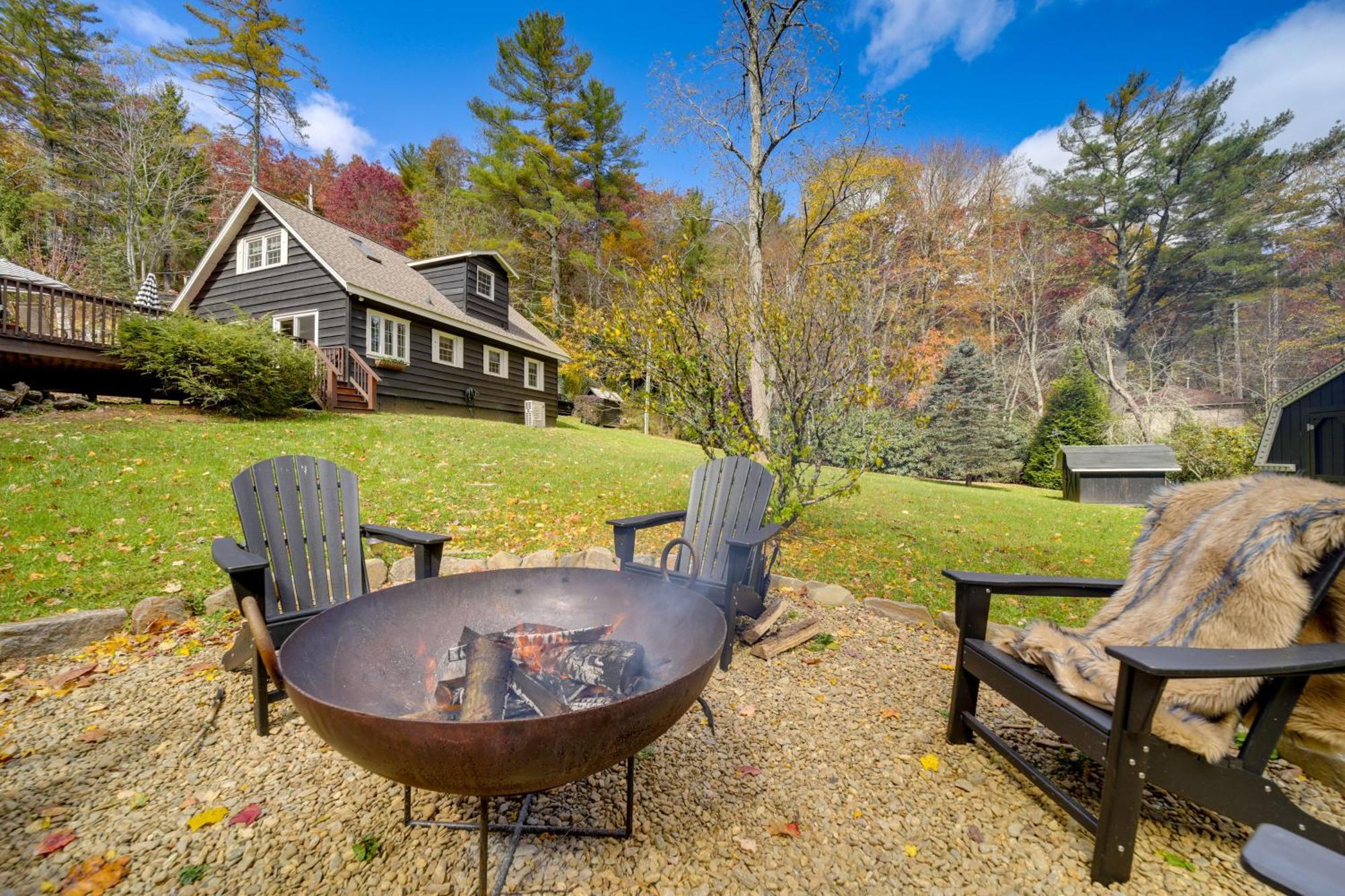 Enchanting Highlands Cottage With Pond And Falls! ภายนอก รูปภาพ