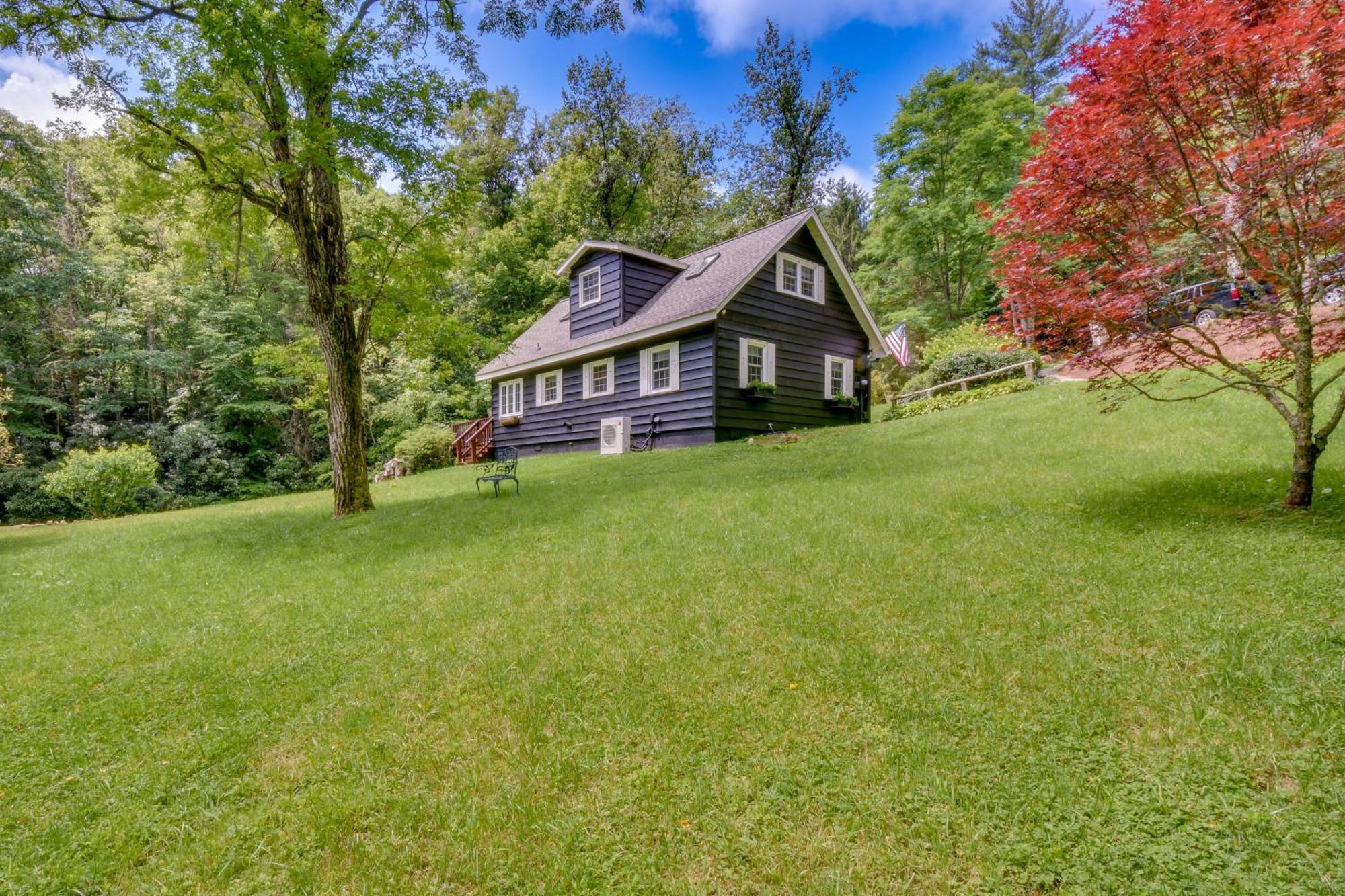 Enchanting Highlands Cottage With Pond And Falls! ภายนอก รูปภาพ